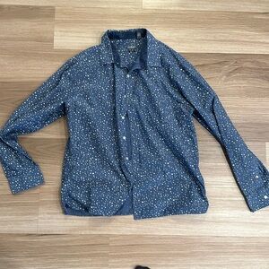 Van Heusen (never tuck) button down. Slim fit. XL. 17 - 17 1/2. Blue.